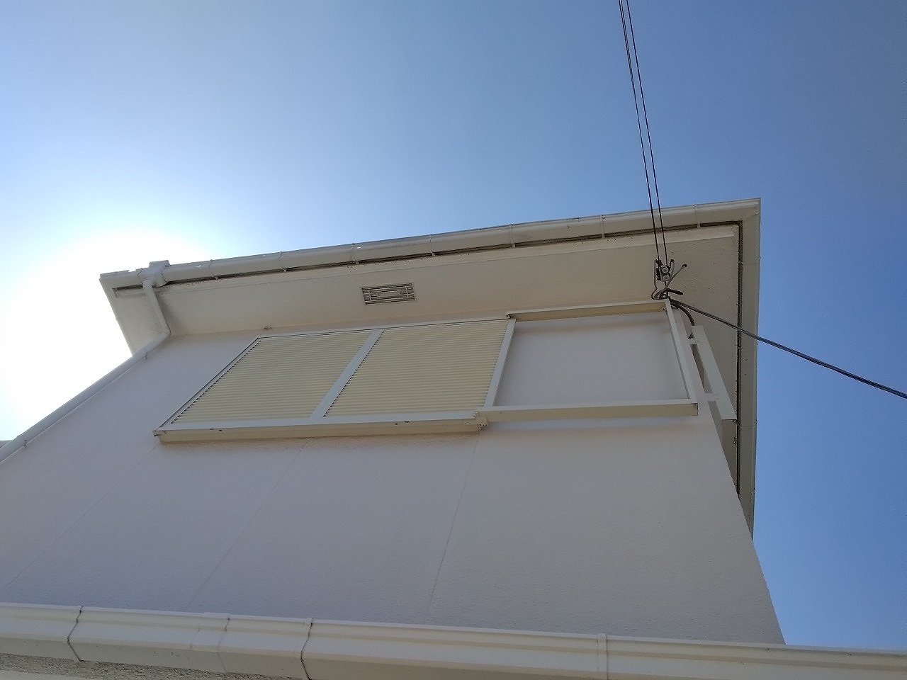 ミルクホワイト樋(とい)雹破損